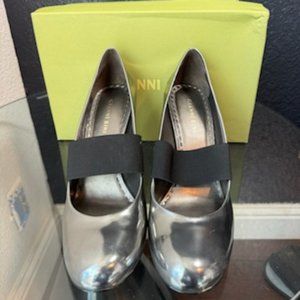 Gianni Bini silver Heels womens shoes 10